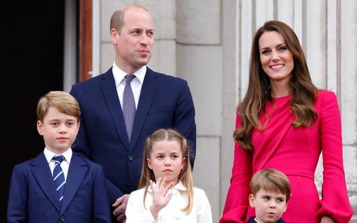 Caras  A cumplicidade dos príncipes Charlotte e Louis na coroação