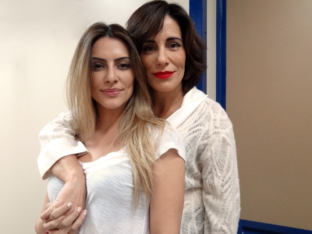 Cléo Pires visita a mãe no estúdio de Guerra dos Sexos (Foto: Guerra dos Sexos/TV Globo)