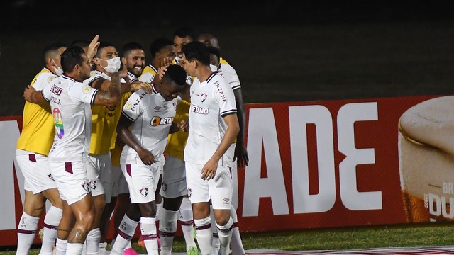 Flu arranca empate em jogo de seis gols contra o Corinthians
