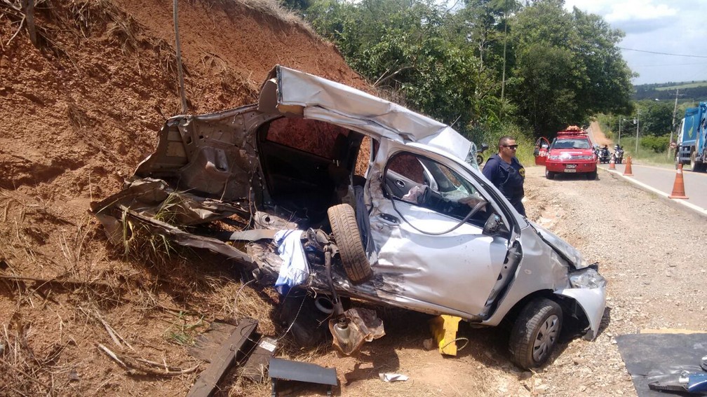 Suspeitos em fuga causam acidente e um morre em Rio das Pedras (Foto: Edijan Del Santo/EPTV)