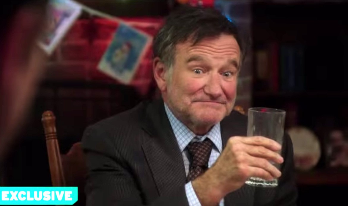 Robin Williams no trailer 'A Merry Friggin' Xmas'. (Foto: Reprodução)