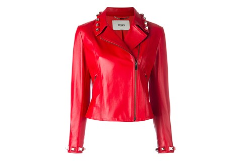 03.04: a jaqueta vermelha de couro da Fendi com detalhes metalizados é clássica e chique – para investir já!