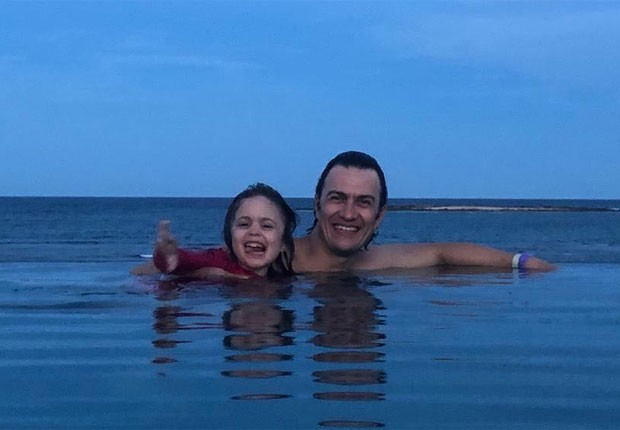 Gabriel Braga Nunes e a filha, Maria (Foto: Reprodução/Instagram)
