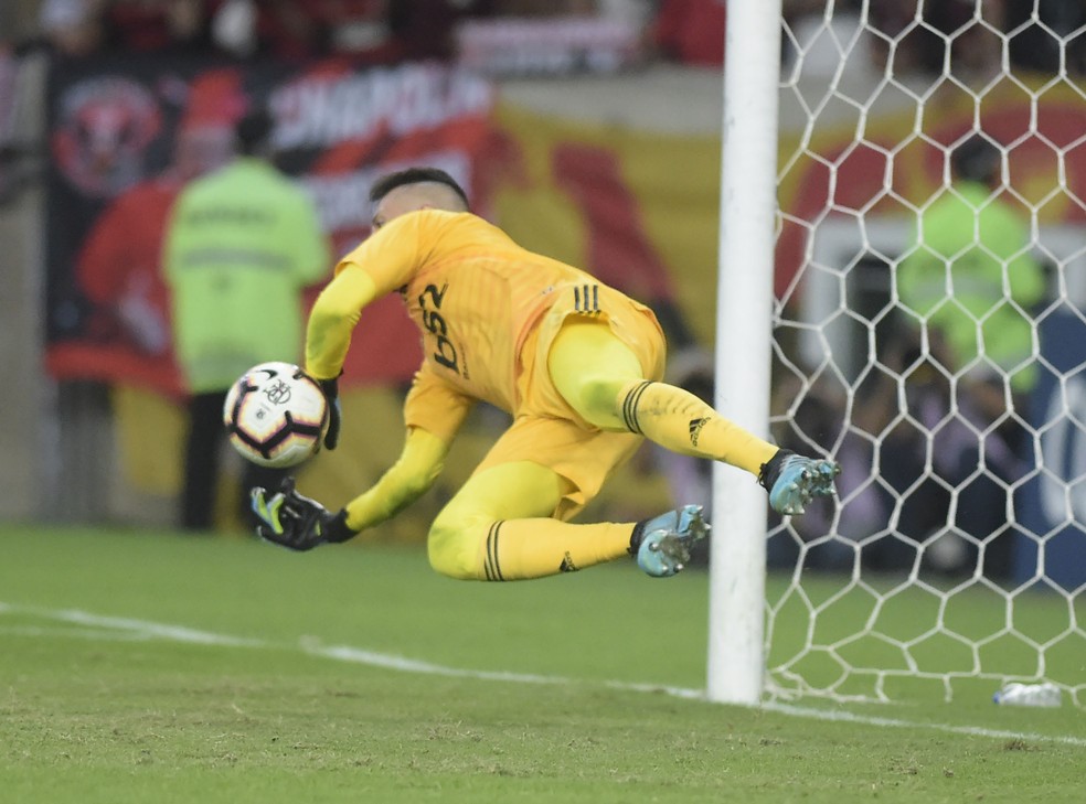 Diego Alves falou sobre sua tática para defender pênaltis — Foto: André Durão 