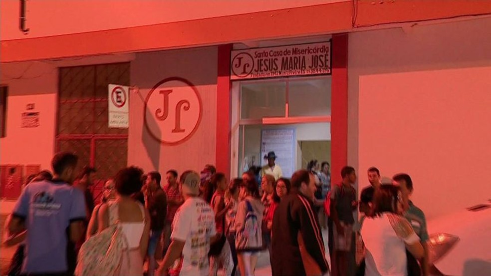 Dezoito feridos foram levados para a Santa Casa de Muniz Freire, no ES — Foto: Reprodução/ TV Gazeta