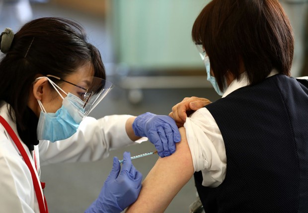 vacinacao no japao (Foto:  Pool / Getty Images)