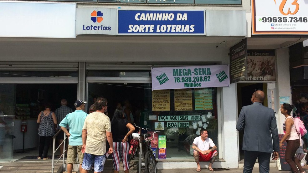 Aposta vencedora da Mega-Sena foi feita em lotérica de Gravataí — Foto: Cristine Gallisa/RBS TV