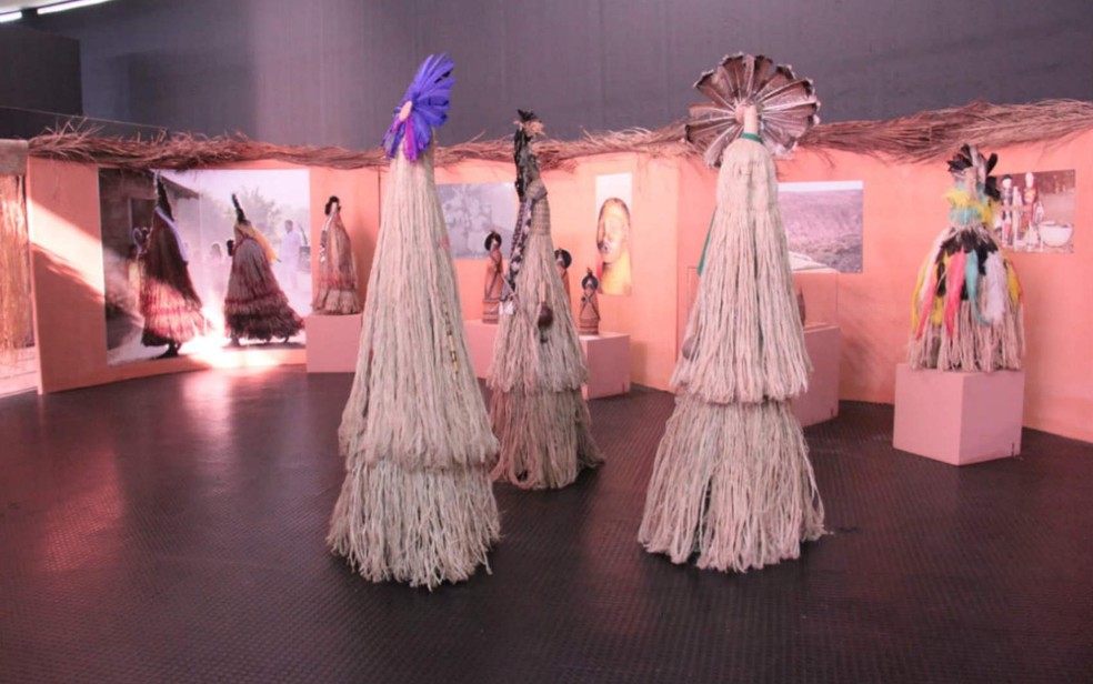 Peças de acervo indígena do Museu Nacional, em exposição no Distrito Federal (Foto: Arquivo pessoal)