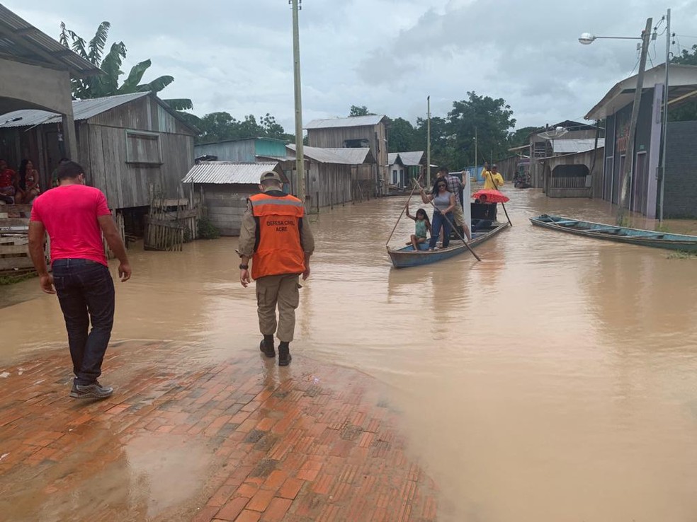 Em Jordão o rio também transbordou — Foto: Arquivo/Defesa Civil