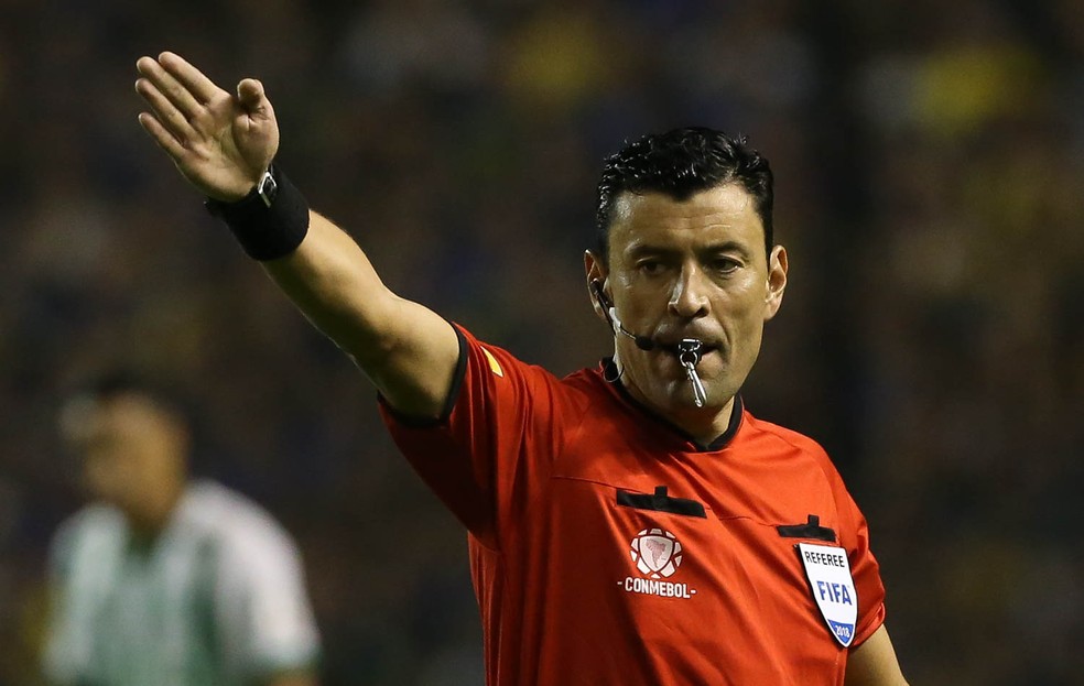 Chileno Roberto Tobar apitar� o jogo no Defensores del Chaco � Foto: Cesar Greco/Palmeiras