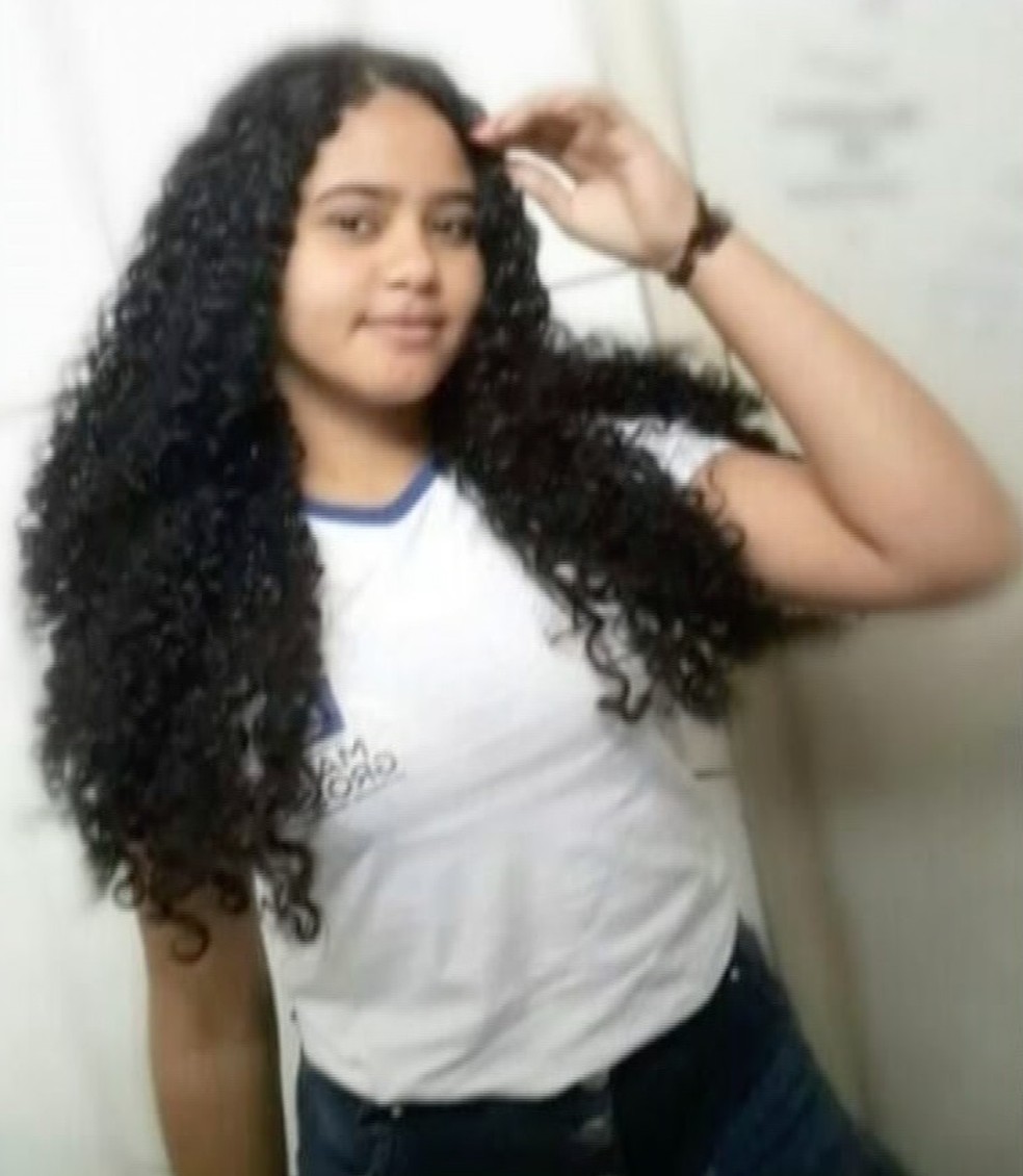 Maiara Bueno tomava banho com amigos em rio — Foto: TVCA/Reprodução