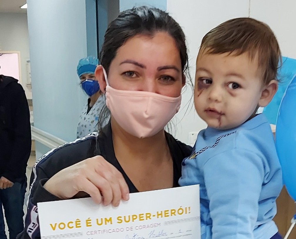Único sobrevivente do ataque a creche em Saudades (SC) recebe alta médica no dia das mães — Foto: Alcebíades Santos/HC