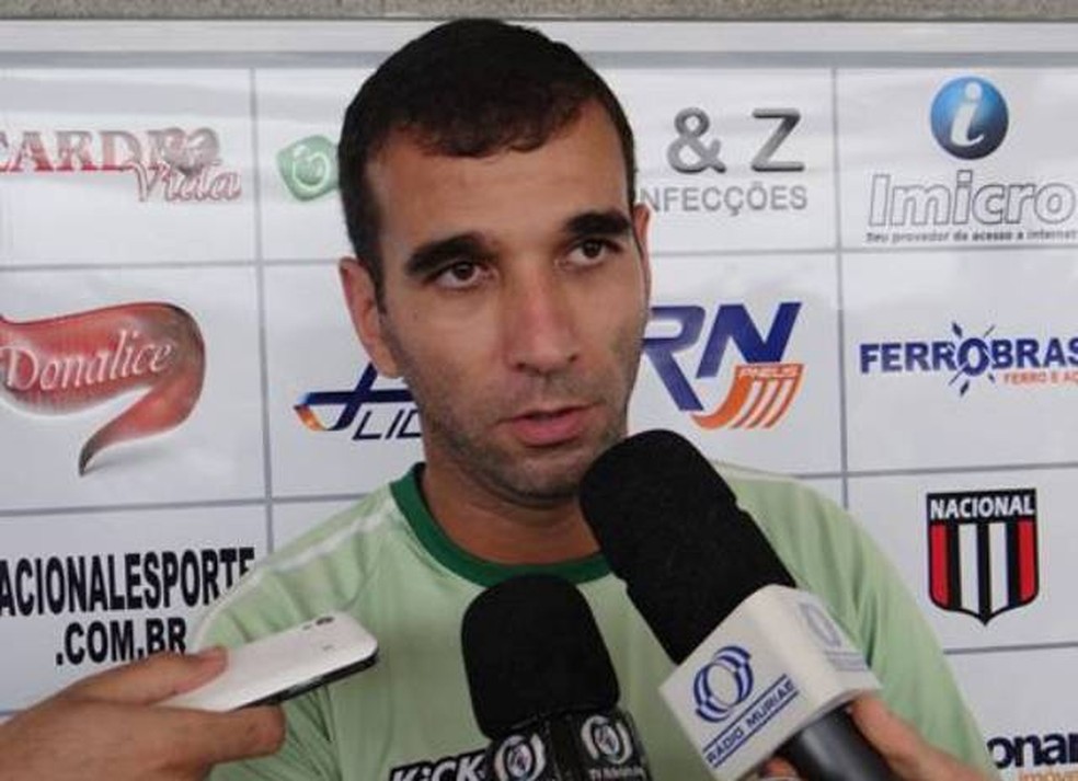 Léo Medeiros foi jogador do Flamengo e hoje treina times da região — Foto: Tiago Galgani/Assessoria Nacional-MG