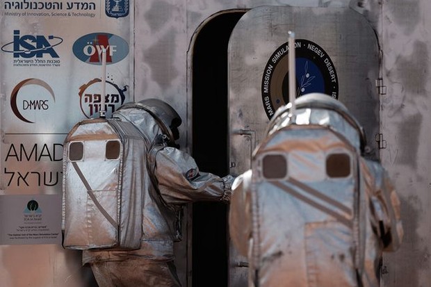 Astronautas austríacos simulam vida em Marte em deserto de Israel (Foto: Reprodução/Instagram @oewf_org)