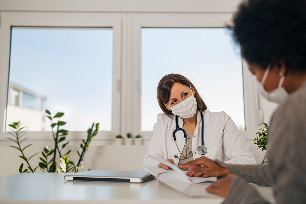 Realizar consultas médicas periodicamente é fundamental.  — Foto: Getty Images