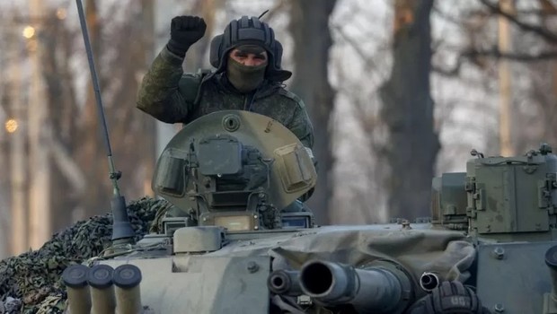 Tropas russas agora controlam grandes áreas no leste da Ucrânia, que prometeu lutar por cada metro do seu território (Foto: Getty Images via BBC)