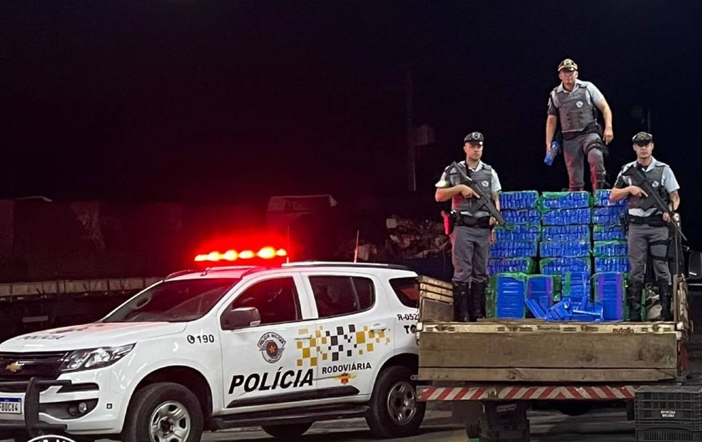 Meia tonelada de maconha é apreendida em Capela de Alto — Foto: Polícia Rodoviária/Divulgação