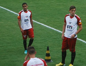 Toloi e Douglas treino São Paulo (Foto: Marcos Guerra / Globoesporte.com)