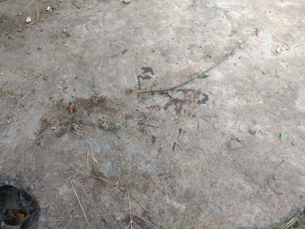 Local em que Gabriel foi morto ficou com as marcas de sangue  — Foto: g1 Rondônia