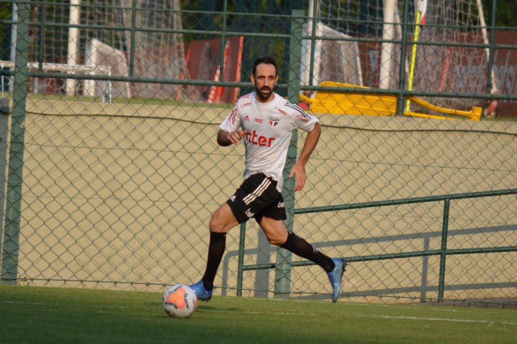 Juanfran treina no CT do São Paulo — Foto: Divulgação São Paulo