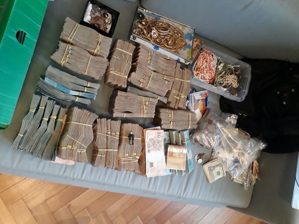 São cumpridos cinco mandados de busca e apreensão em Porto Alegre (Foto: Polícia Federal/divulgação)