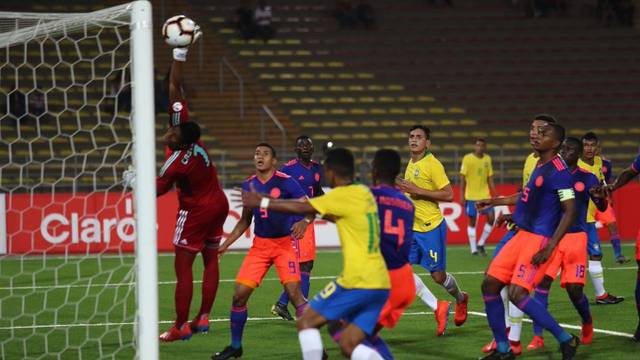 Brasil e Colômbia fizeram jogo muito aberto, com várias chances de ambos os lados
