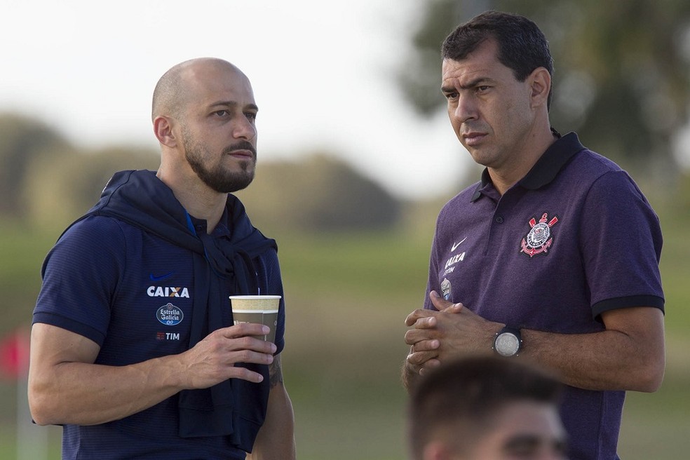 TÃ©cnico FÃ¡bio Carille e o gerente de futebol Alessandro Nunes â€” Foto: Daniel Augusto Jr/AgÃªncia Corinthians