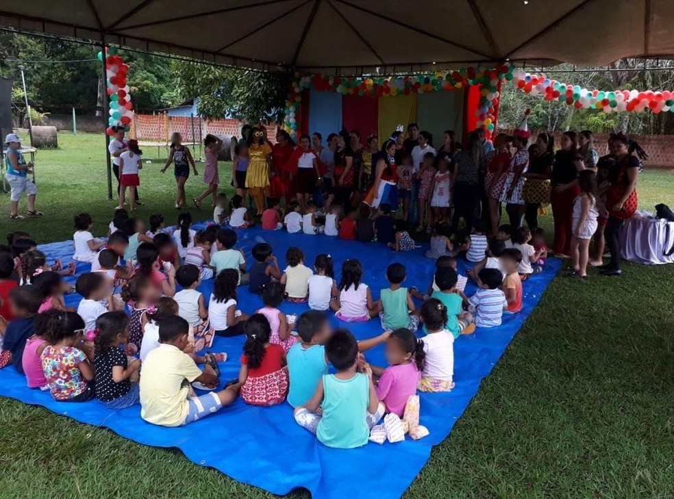 Crianças ganharam um dia de diversão no educandário de Cruzeiro do Sul — Foto: Adelcimar Carvalho/G1