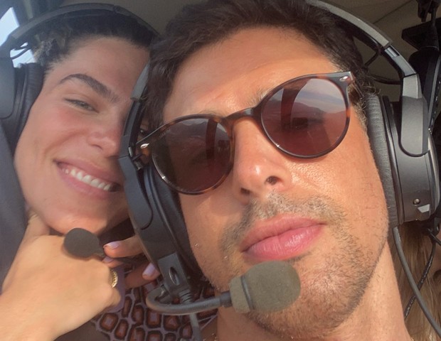 Cauã Reymond presenteia Mariana Goldfarb com passeio de helicóptero (Foto: Reprodução/Instagram)