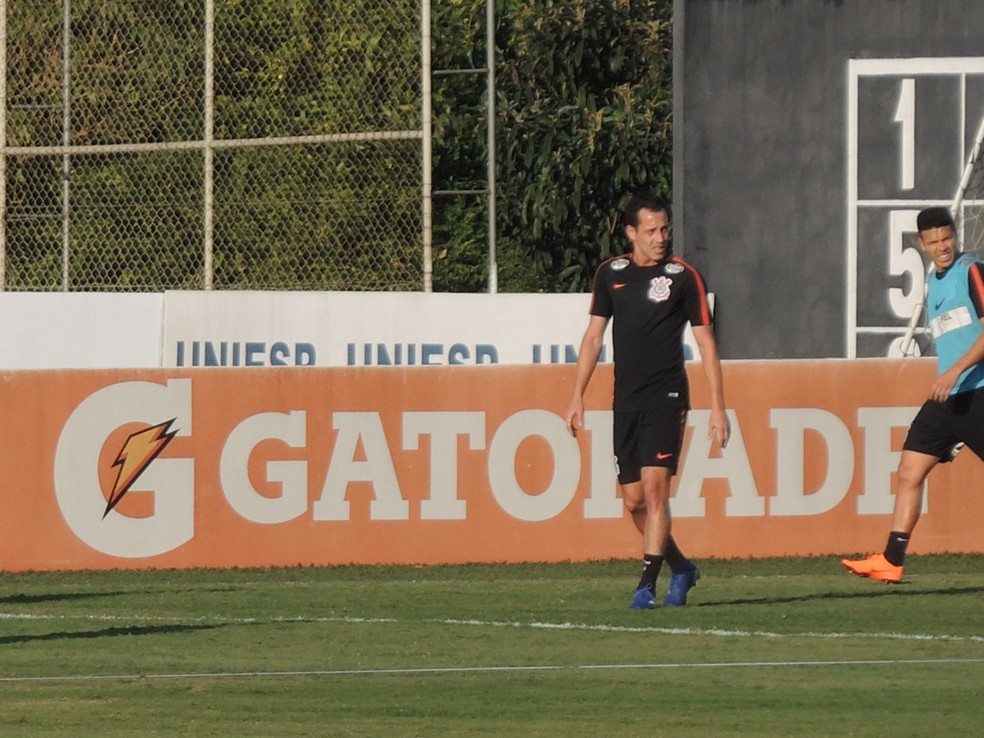 Rodriguinho voltou aos treinos no CT do Corinthians (Foto: Marcelo Braga)