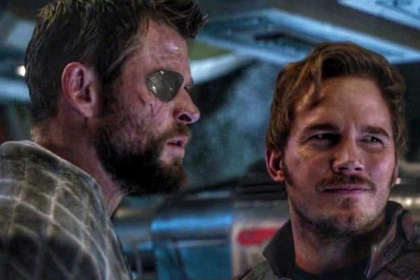 Chris Hemsworth e Chris Pratt em cena de Vingadores: Guerra Infinita (2018) (Foto: Reprodução)