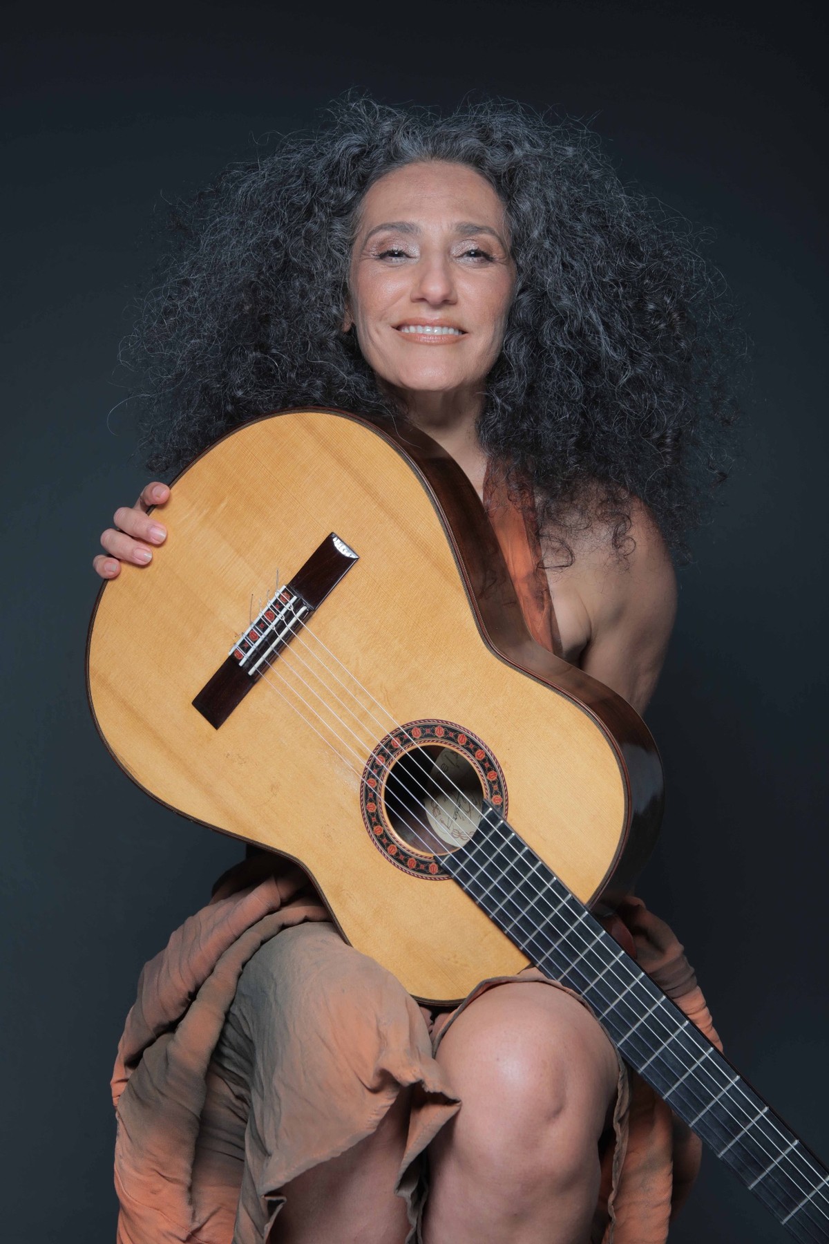 Badi Assad apresenta parcerias com Alzira E, Chico César, Dani Black e Lucina no álbum ‘Ilha’ |  Weblog do Mauro Ferreira