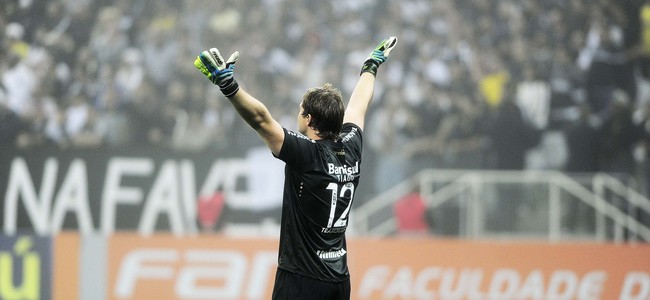 Tiago freia o Timão, bate Muralha e Vanderlei e leva a defesa mais bonita