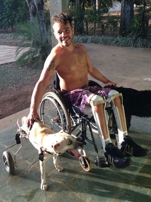 O atleta paralímpico Marcondis Nascimento e a cadela Vicky, no DF (Foto: Marcondis Nascimento/Arquivo pessoal)