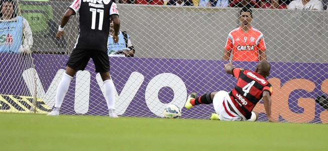 Samir faz contra, prejudica o Fla  e ganha o garrancho da rodada