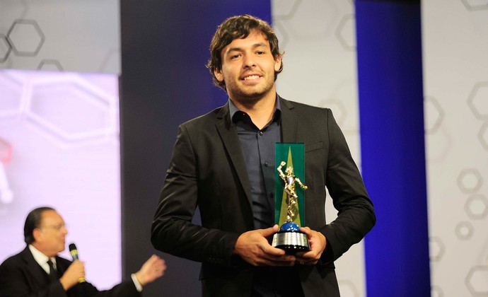 Ricardo Goulart confirma presença em pelada solidária em São José-SP