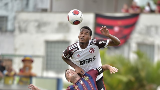 Pipico deu trabalho para a defesa do Fla