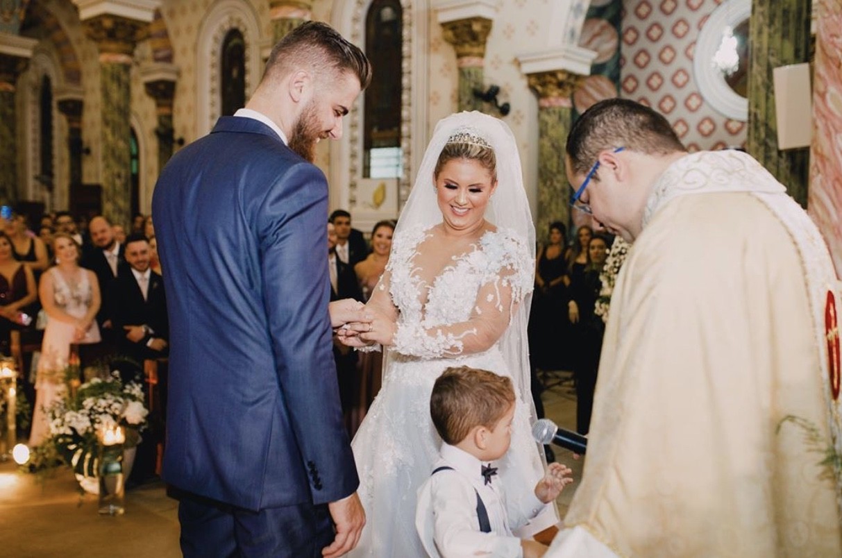 Zé Neto e Natália se casaram na igreja há um ano (Foto: Reprodução/Instagram)