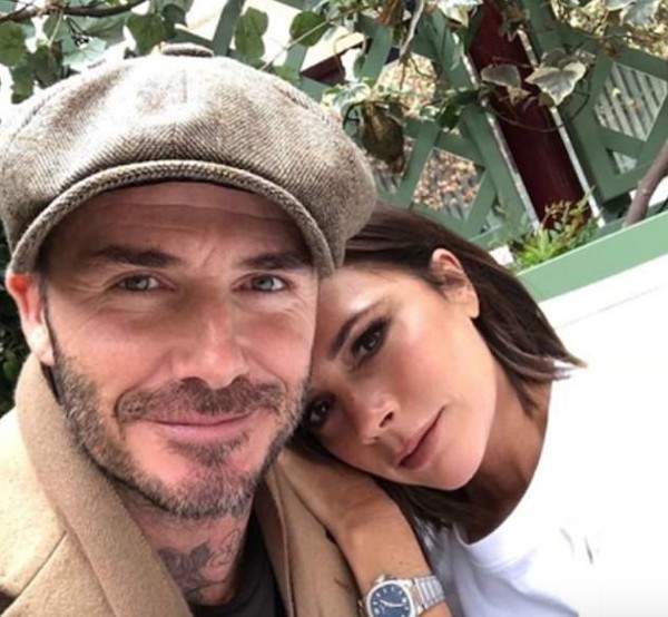 O ex-jogador de futebol David Beckham com a esposa, a cantora e estilista Victoria Beckham (Foto: Instagram)