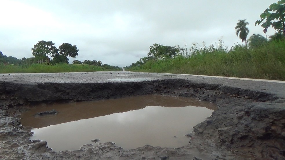 BR-364 entre Jaru e Ariquemes, RO (Foto: Rinaldo Moreira/Rede Amazônica)