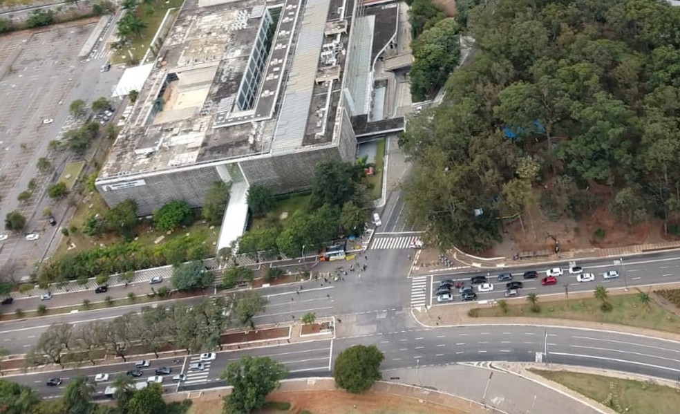 Manifestantes favoráveis ao governo Bolsonaro se reuniram em frente à Alesp neste domingo (28) — Foto: Divulgação/Polícia Militar de SP 