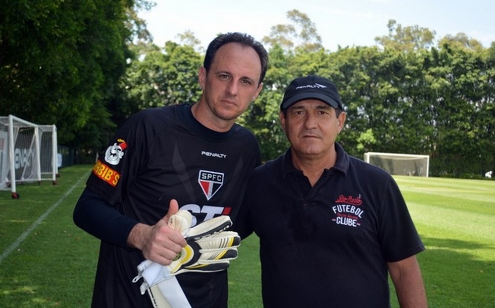 Muricy pede Rogério Ceni de cabeça erguida contra a crise no SP: 