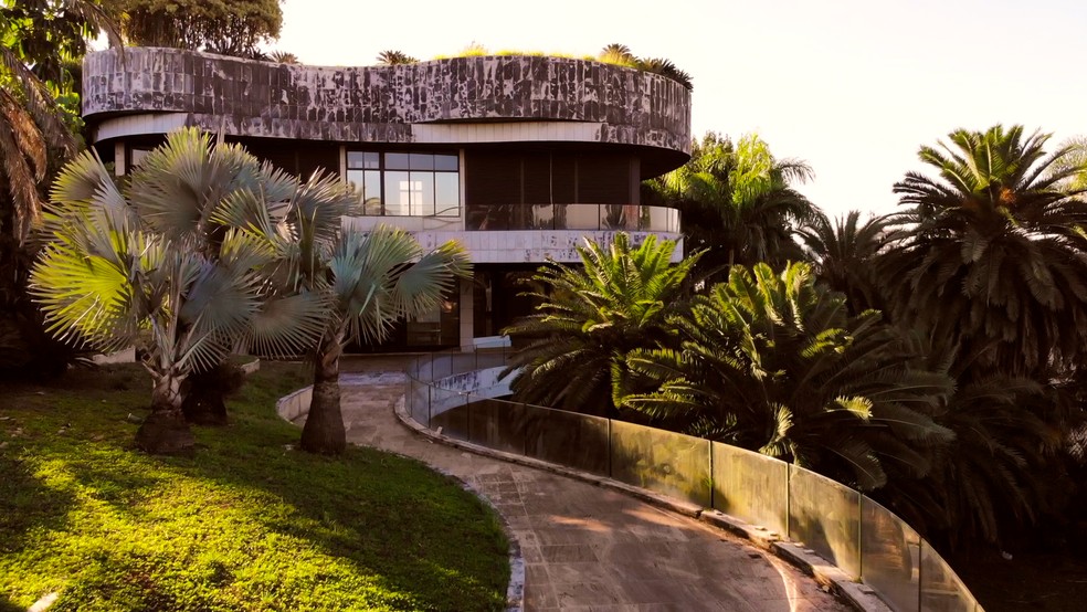 Mansão em que morou Edemar Cid Ferreira tem projeto arquitetônico de Ruy Ohtake e paisagismo de Roberto Burle Marx — Foto: MBRAS/Divulgação