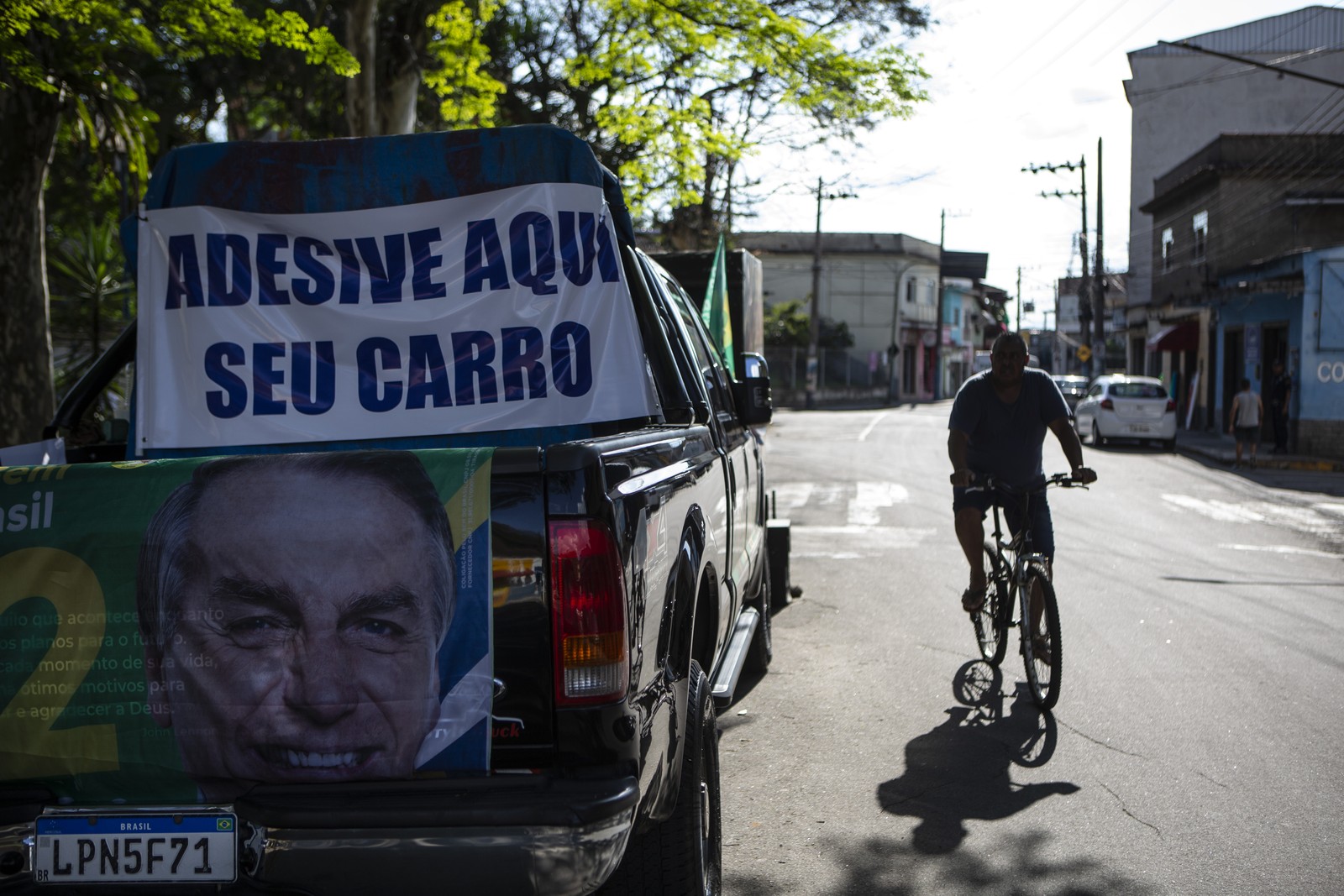 Em Quatis (RJ), onde bolsonaristas fizeram adesivaço, grupos de WhatsApp tiveram desinformação contra o presidente — Foto: Alexandre Cassiano/Agência O Globo