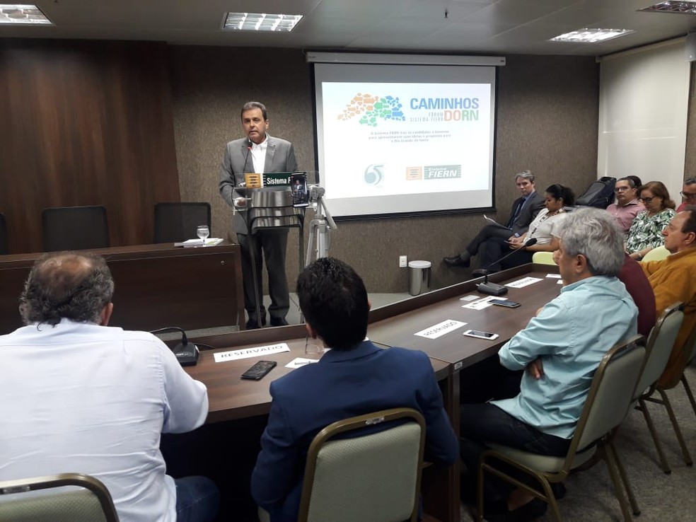 Carlos Eduardo (PDT) participou de fórum da Federação das Indústrias do Rio Grande do Norte nesta quarta-feira (22) (Foto: Heloisa Guimarães/Inter TV Cabugi)