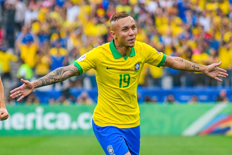 Everton Cebolinha comemora gol na Copa América de 2019, quando foi destaque da seleção — Foto: Lucas Figueiredo/CBF