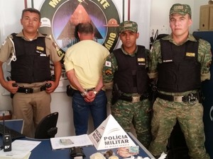 Homem foi preso na comunidade de Vila de Santana (Foto: Polícia Militar/Divulgação)