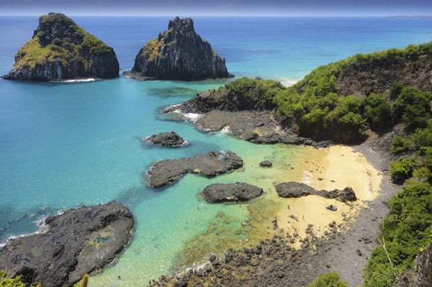 Vista de Fernando de Noronha: arquipélago desponta como destino para lua de mel (Foto: Think Stock)