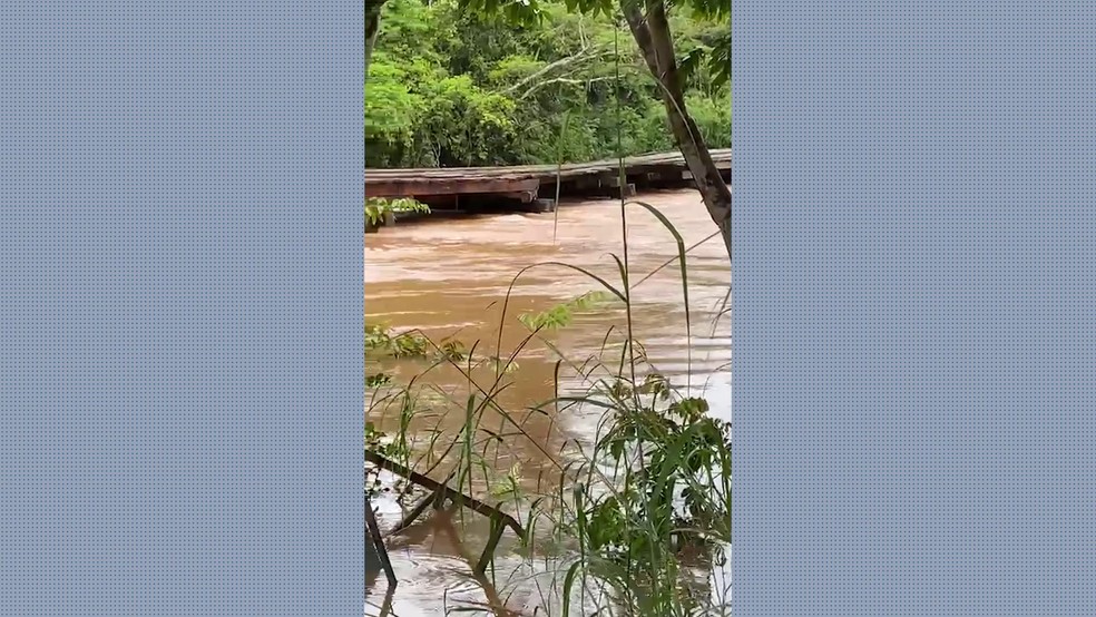 Rio encostou na cabeceira após fortes chuvas na região — Foto: Reprodução/Rede Amazônica