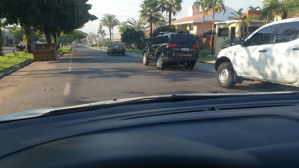 Policiais federais estiveram na casa do ex-deputado federal Hermínio J. Barreto (Foto: Marcos Souza/TVCA)